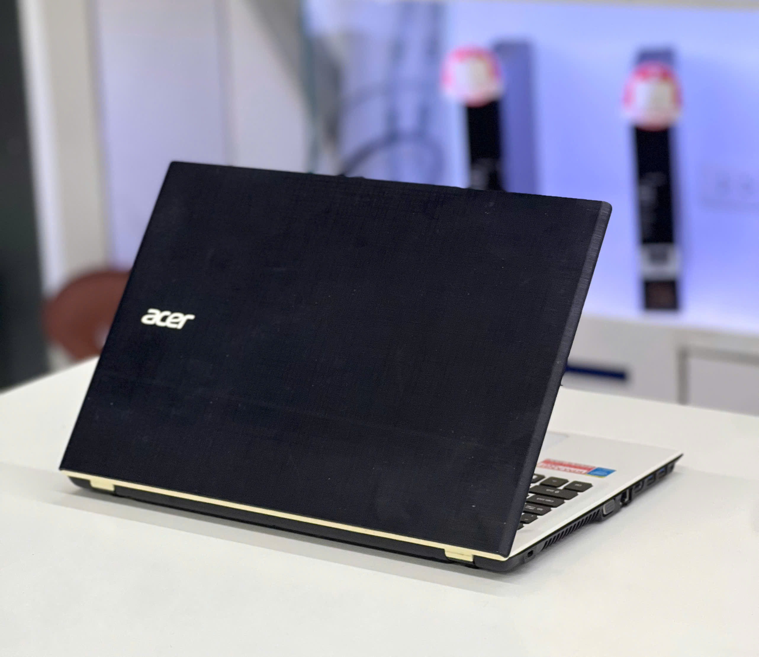 Laptop Cũ Acer NE573 Core i3 - 5005U/ RAM 8GB/ SSD 256GB/ HD