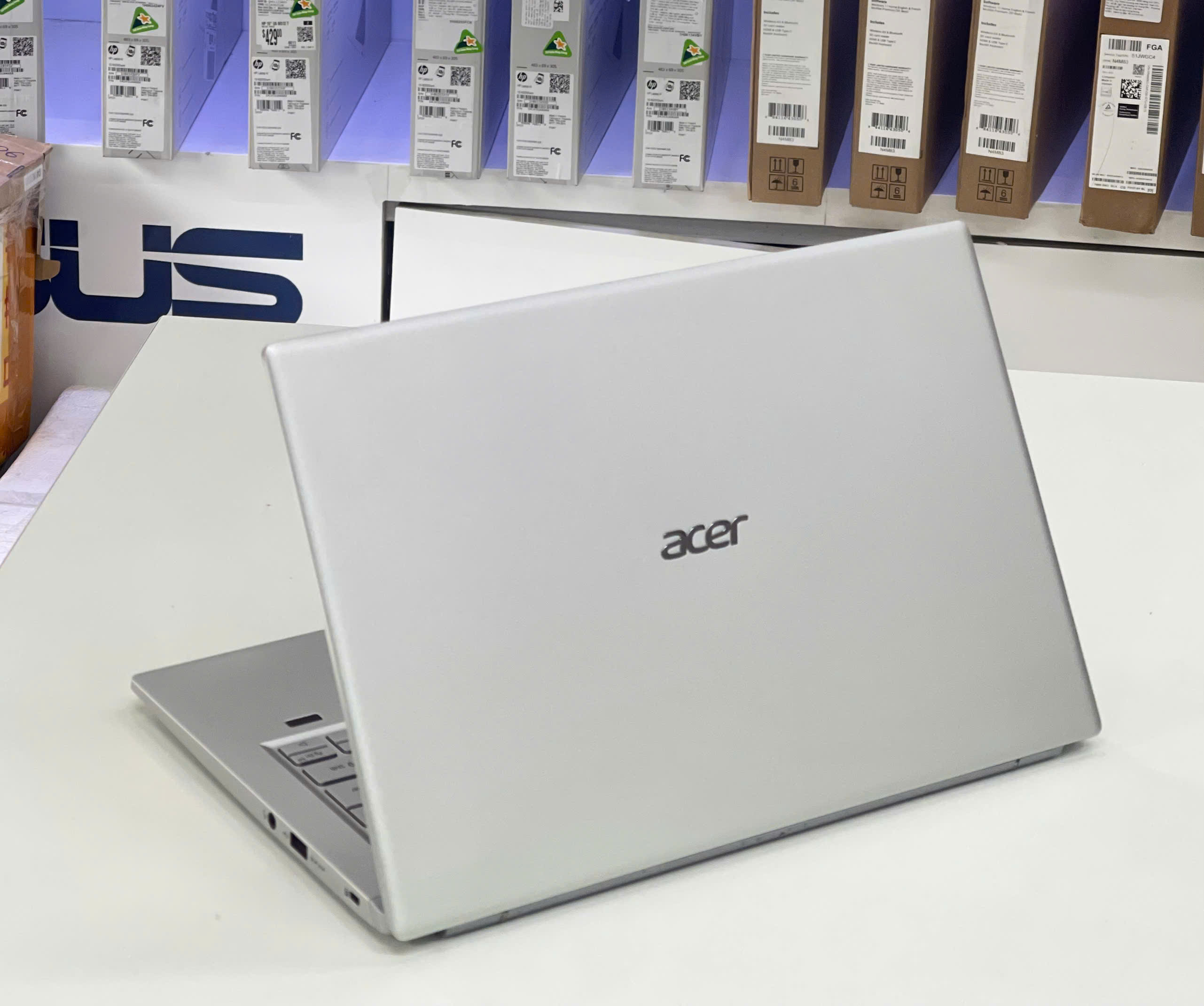 [Like New] Acer SF314-511 / I5-1135G7 / RAM 16GB / SSD 512GB / FHD 