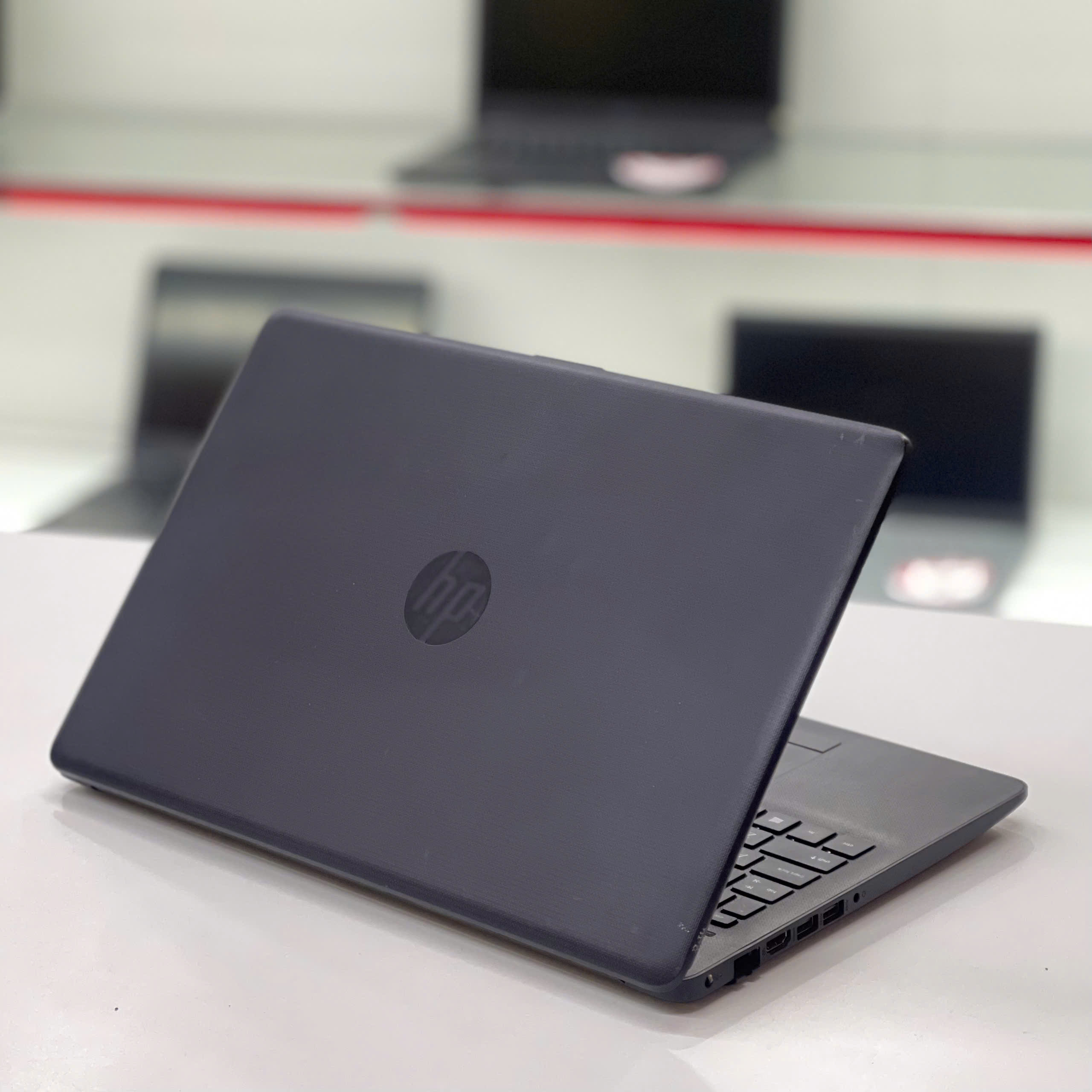 Laptop cũ HP 15-DA- CORE I3 - 7100U / RAM 8GB / SSD 240 / HD Laptop cũ HP 15-DA- CORE I3 - 7100U / RAM 8GB / SSD 240 / HD-1508